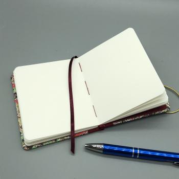 Preview: Buch Gummiband Lesebändchen handgebunden Bindung Notizen Schreiben Zeichnen weiß Stift